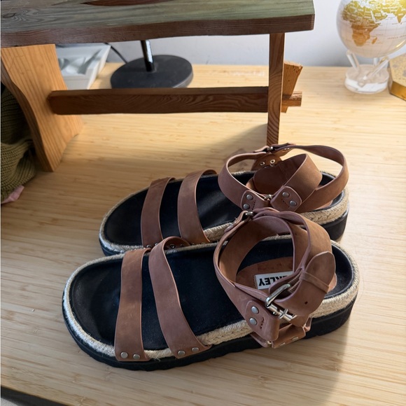 Caverley Sandals - Picture 4 of 5